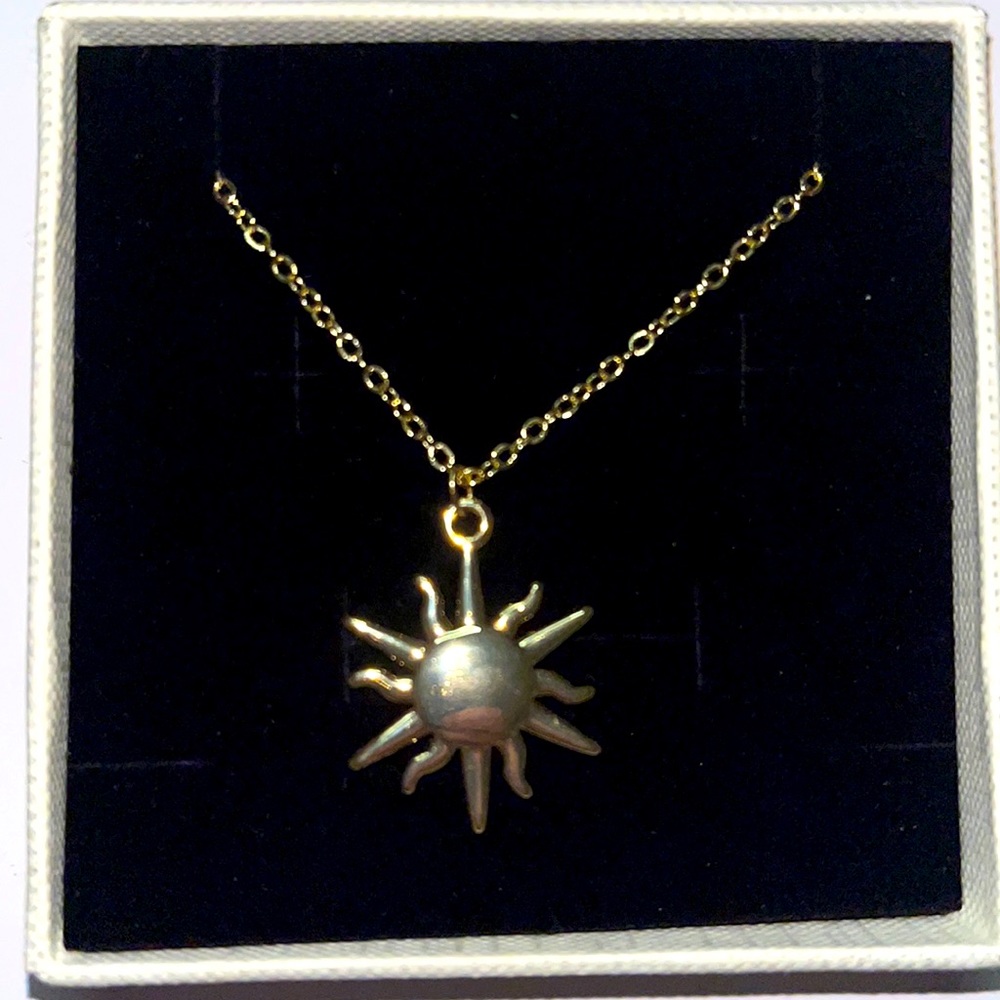 VIROMY Gold Sun Necklace